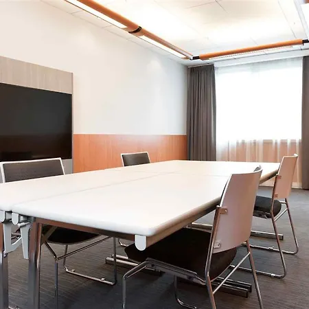 מלון Novotel Centrum ליובן