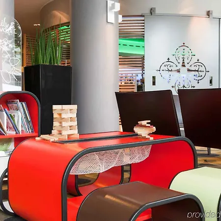 מלון Novotel Centrum ליובן